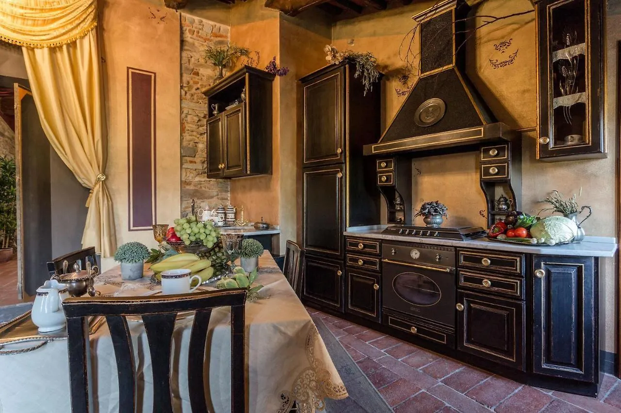La Dimora Dei Conti, Indulge In A Country Farmhouse Apartment With Jacuzzi Facing The Town! Capannori