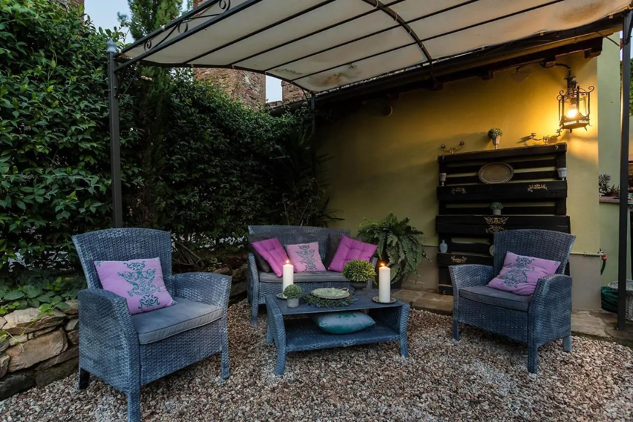 Villa La Dimora Dei Conti, Indulge In A Country Farmhouse Apartment With Jacuzzi Facing The Town! Capannori Italia