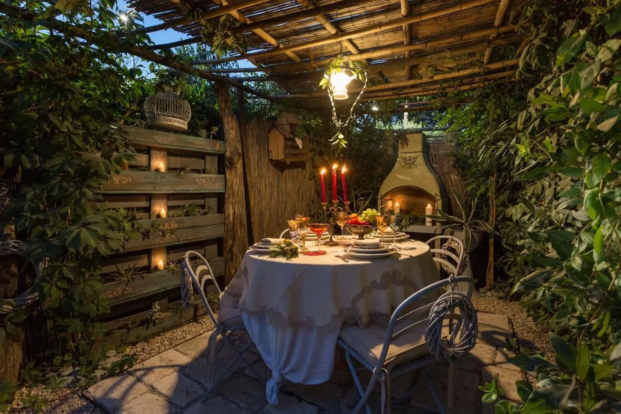 Villa La Dimora Dei Conti, Indulge In A Country Farmhouse Apartment With Jacuzzi Facing The Town! Capannori