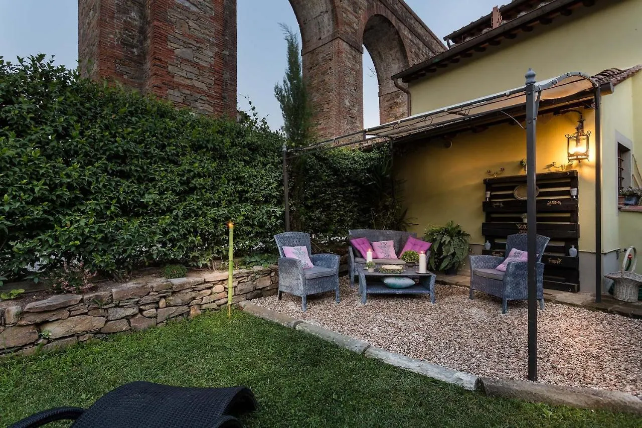 La Dimora Dei Conti, Indulge In A Country Farmhouse Apartment With Jacuzzi Facing The Town! Capannori 0*,  Italia