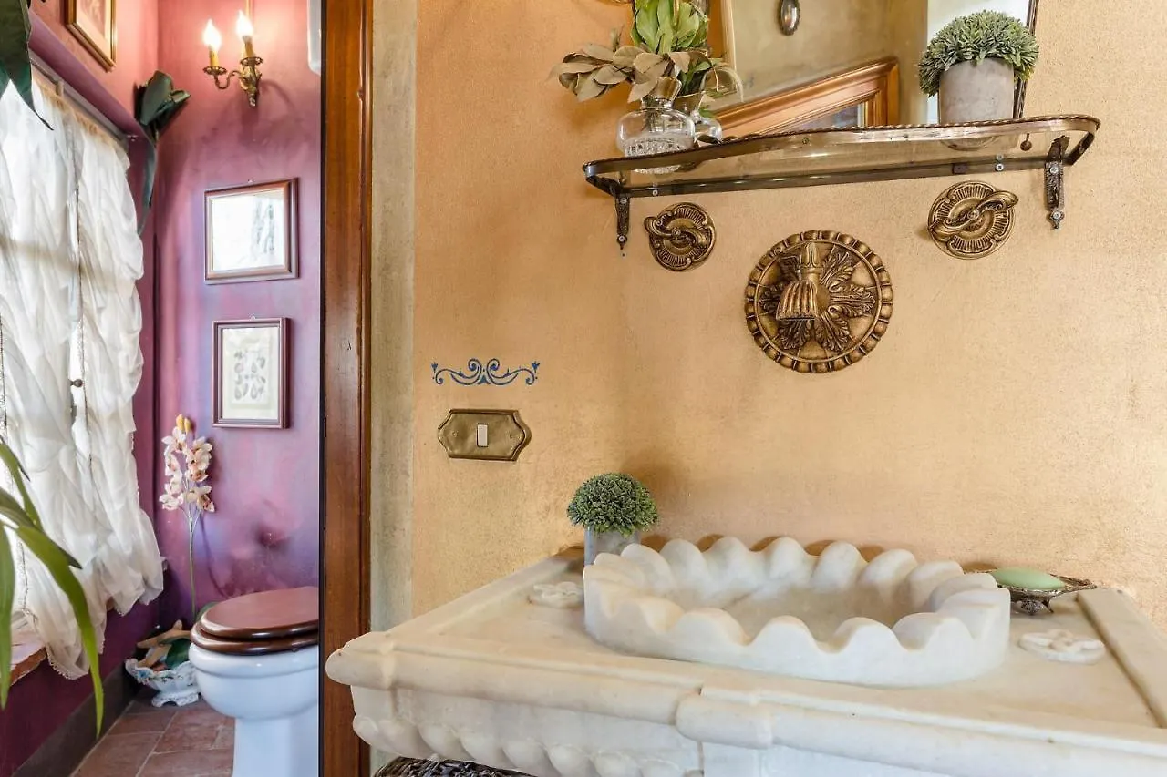 La Dimora Dei Conti, Indulge In A Country Farmhouse Apartment With Jacuzzi Facing The Town! Capannori 0*,