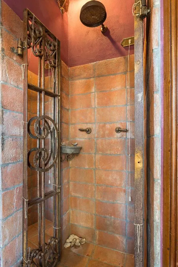 La Dimora Dei Conti, Indulge In A Country Farmhouse Apartment With Jacuzzi Facing The Town! Capannori Villa
