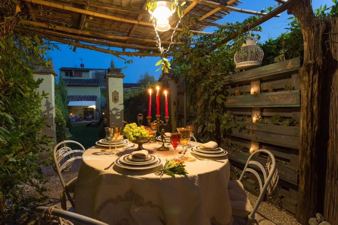 La Dimora Dei Conti, Indulge In A Country Farmhouse Apartment With Jacuzzi Facing The Town! Capannori Villa