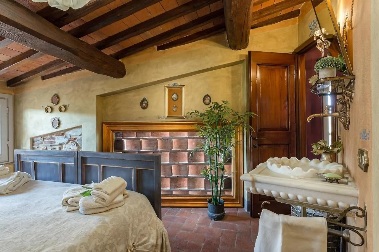 La Dimora Dei Conti, Indulge In A Country Farmhouse Apartment With Jacuzzi Facing The Town! Capannori Villa