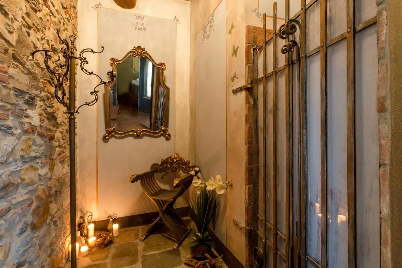 La Dimora Dei Conti, Indulge In A Country Farmhouse Apartment With Jacuzzi Facing The Town! Capannori
