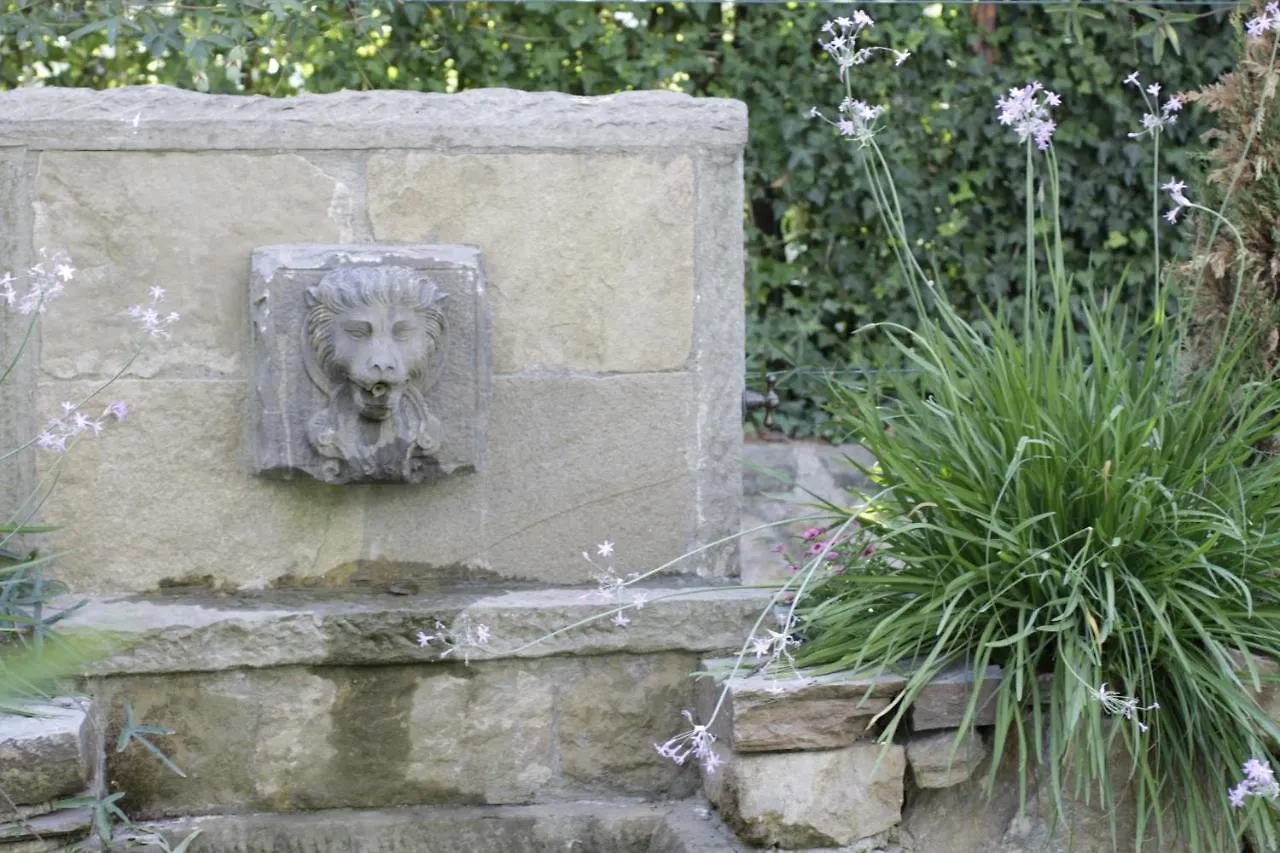 La Dimora Dei Conti, Indulge In A Country Farmhouse Apartment With Jacuzzi Facing The Town! Capannori
