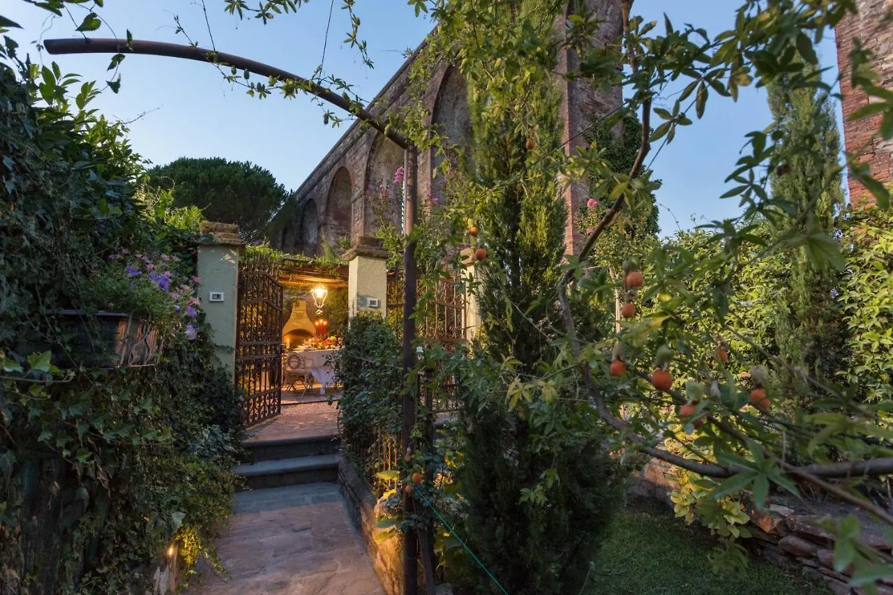 Villa La Dimora Dei Conti, Indulge In A Country Farmhouse Apartment With Jacuzzi Facing The Town! Capannori Italien