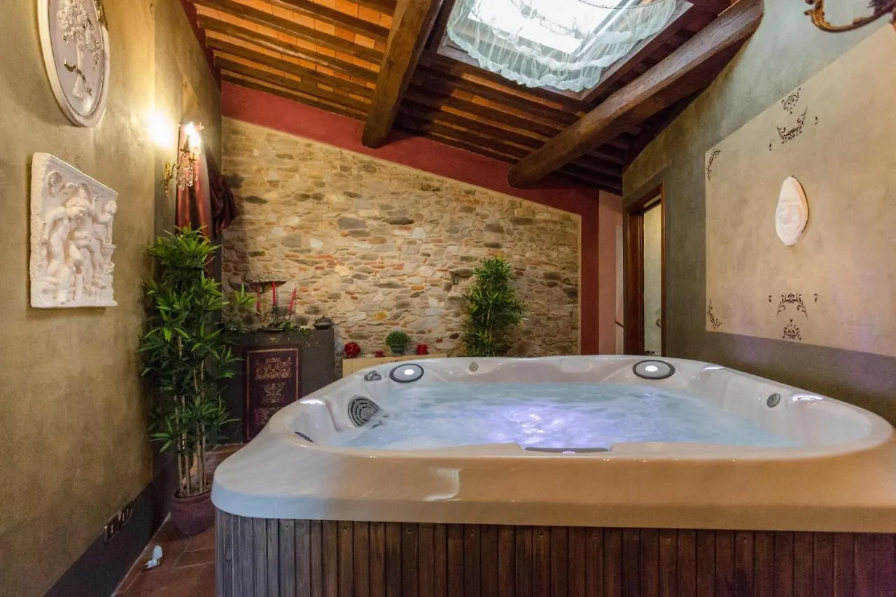 Villa La Dimora Dei Conti, Indulge In A Country Farmhouse Apartment With Jacuzzi Facing The Town! Capannori Italien