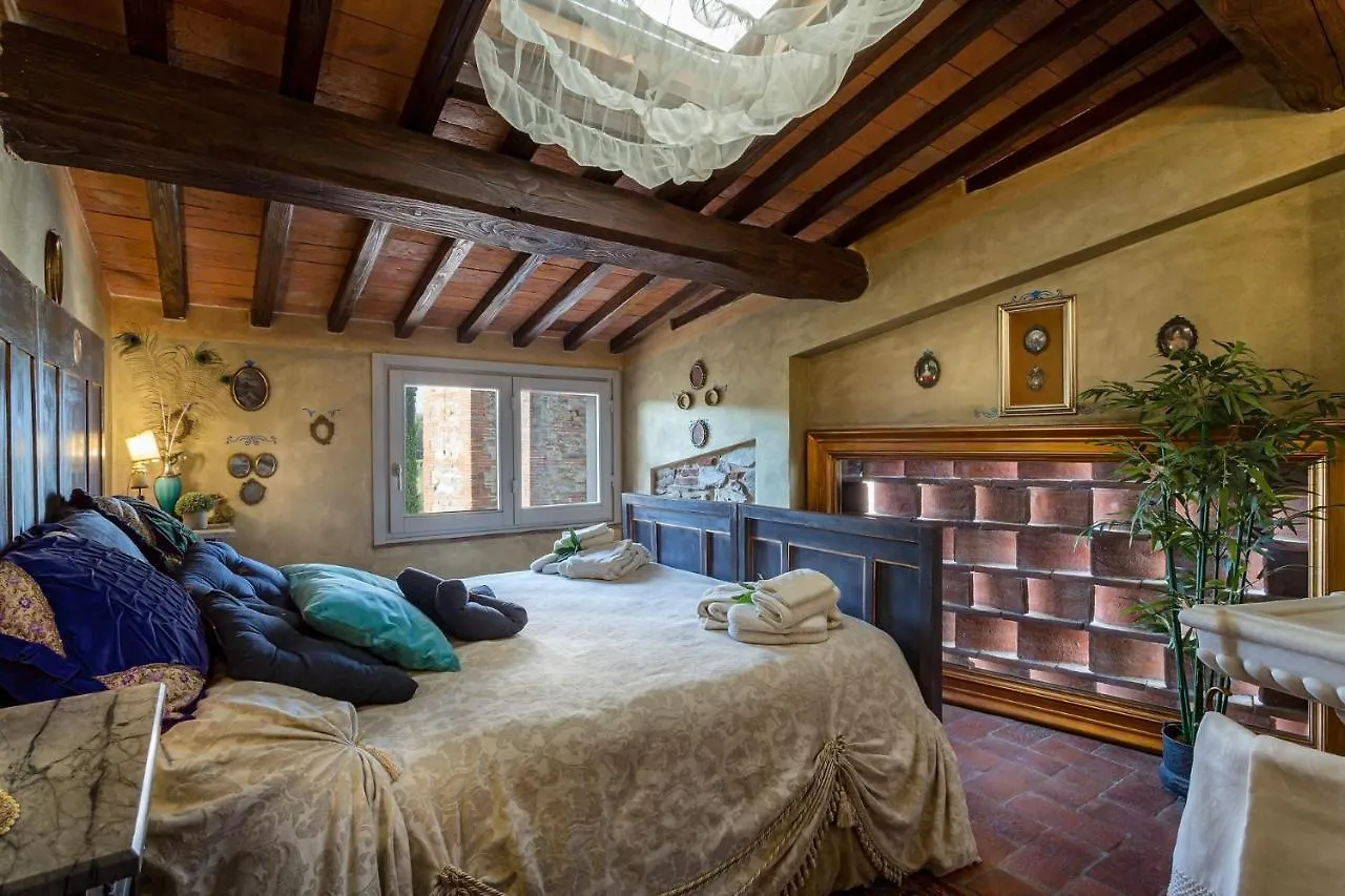 La Dimora Dei Conti, Indulge In A Country Farmhouse Apartment With Jacuzzi Facing The Town! Capannori Italien