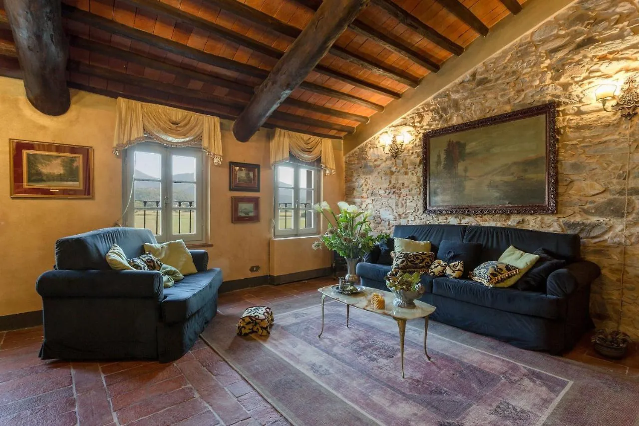 La Dimora Dei Conti, Indulge In A Country Farmhouse Apartment With Jacuzzi Facing The Town! Capannori Italien