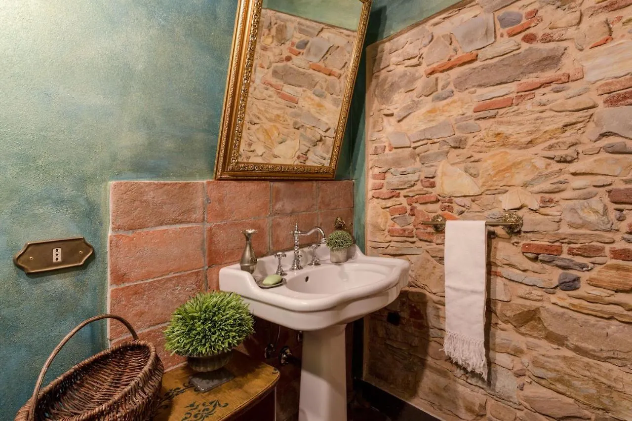 Villa La Dimora Dei Conti, Indulge In A Country Farmhouse Apartment With Jacuzzi Facing The Town! Capannori