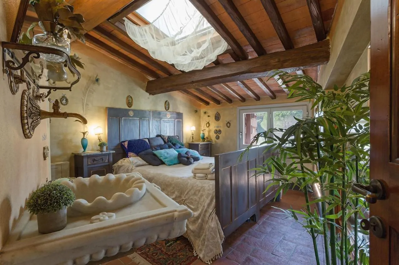 La Dimora Dei Conti, Indulge In A Country Farmhouse Apartment With Jacuzzi Facing The Town! Capannori 0*,  Italien