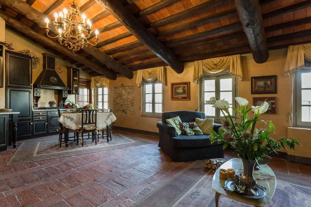 La Dimora Dei Conti, Indulge In A Country Farmhouse Apartment With Jacuzzi Facing The Town! Capannori