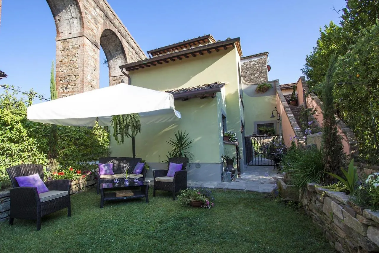 La Dimora Dei Conti, Indulge In A Country Farmhouse Apartment With Jacuzzi Facing The Town! Capannori 0*,
