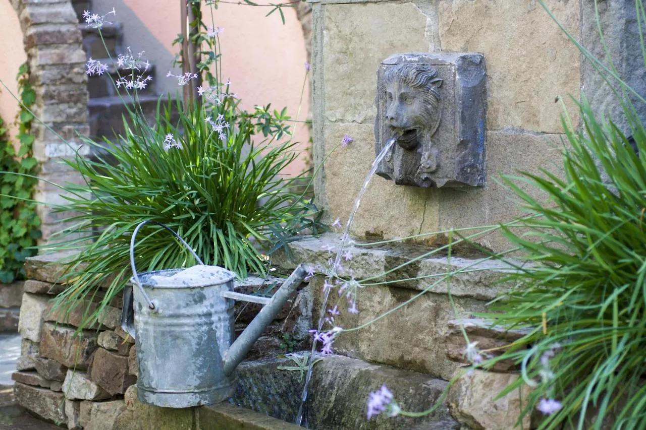 Villa La Dimora Dei Conti, Indulge In A Country Farmhouse Apartment With Jacuzzi Facing The Town! Capannori
